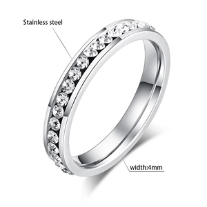 Anello eternity classico 4mm in acciaio inossidabile con fila di zirconi bianchi chiari