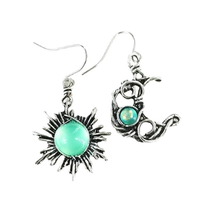 Boucles d'oreilles bohèmes soleil et lune asymétriques avec pierres vert clair