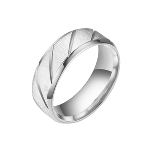 Bague en acier inoxydable argenté avec finition brossée et rainures diagonales