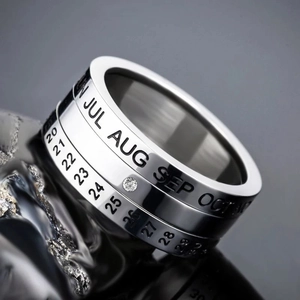 Mens spinning calendar ring in silver stainless steel with engraved dates and zircon
