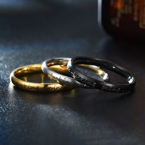 Inspirerende roestvrijstalen ringen in goud, zilver en zwart met gegraveerde tekst