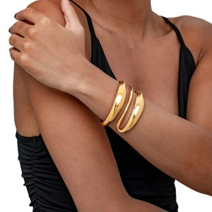 Bracelet manchette doré poli avec design irrégulier à trois rangs ondulés