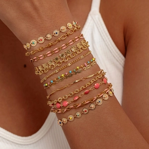 Set bracciale multistrato bohémien placcato oro con cuori in smalto colorato e ciondoli luna
