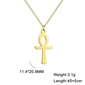 Dettaglio ciondolo Ankh dorato di 11.4x20.9mm con catena in acciaio inossidabile da 45cm