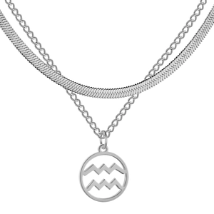 Détail du collier argenté à deux rangs avec un pendentif rond au symbole Verseau