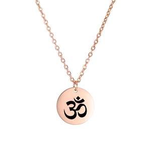 Collier minimaliste en acier inoxydable rose doré avec pendentif Om yoga gravé au laser