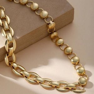Collana chunky in acciaio inossidabile dorato con maglie lisce e testurizzate miste