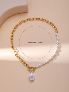 Detail der 46cm Barockperlenkette mit goldenem OT-Verschluss und halber Gliederkette