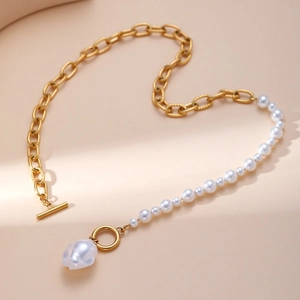 Vintage Barock Perlenkette mit goldener OT-Schnalle und asymmetrischer Gliederkette