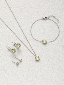 Detailansicht des 4-teiligen Schmucksets mit Silberkette und hellgelben Zirkonia