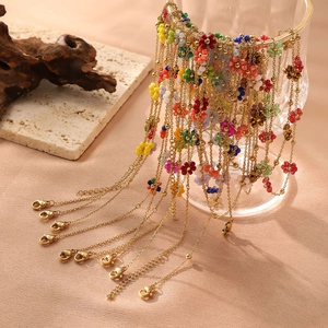 Collier élégant à fleurs multicolores en acier inoxydable avec chaîne dorée et fermoir mousqueton