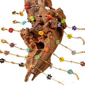 Handgefertigtes Bohème-Fußkettchen mit bunten Kristallblumen und Gold-Titanstahlkette