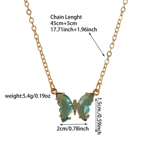 Détails de la chaîne dorée de 45+5 cm et dimensions du pendentif papillon dégradé bleu sarcelle