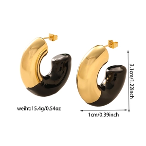 Detail showing dimensions of C-shaped gold and black enamel earrings, 3.1cm height