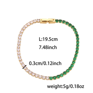 Vue détaillée du bracelet tennis en zircon émeraude et blanc, longueur de 19,5 cm