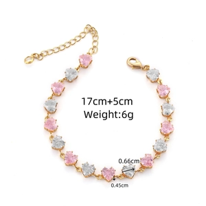 Détail du bracelet en zircon en forme de cœur avec dimensions de 17cm et 5cm rallonge