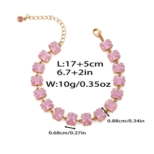 Détail du bracelet doré avec pierres roses en zircon et informations de taille
