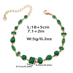 Vue détaillée du bracelet doré avec zircons verts et spécifications des dimensions