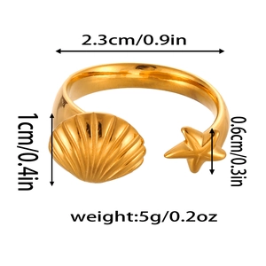 Dettaglio dell'anello stile oceano con ciondoli conchiglia e stella marina e dimensioni