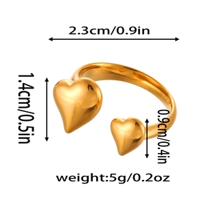 Dettaglio dell'anello a cuore placcato oro 18 carati con dimensioni e peso indicati