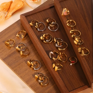 Eleganti anelli in acciaio inossidabile placcati oro 18 carati e argento dal design minimal