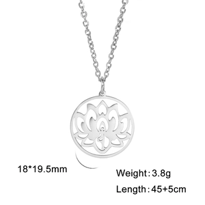 Detailweergave van lotus yoga hanger met afmetingen 18x19,5 mm en 45+5 cm stalen ketting
