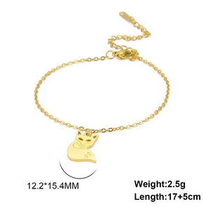 Vista detallada de pulsera de zorro dorado con dije de 12,2x15,4 mm y cadena 17+5 cm