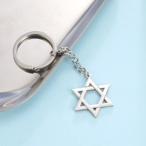Porte-clés minimaliste en acier inoxydable avec pendentif étoile hexagramme et fini brossé