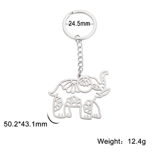 Elefant Schlüsselanhänger aus Titanstahl mit hohlem Blumenmuster und 24,5mm Schlüsselring