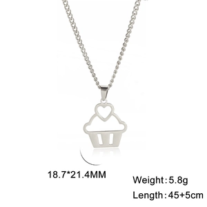 Collier avec pendentif cupcake et détail de cœur évidé en acier inoxydable 304