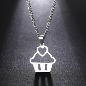 Collier minimaliste en acier inoxydable avec pendentif cupcake évidé et cœur