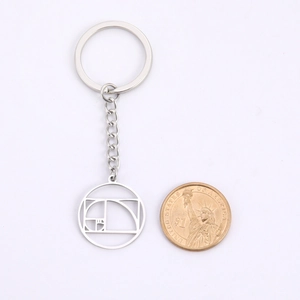 Porte-clés en acier titane avec pendentif spirale de Fibonacci et pièce de référence