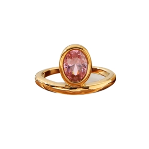 Anello vintage francese in acciaio al titanio con gemma rosa ovale in oro lucido