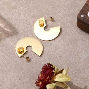 Orecchini chic geometrici a C in acciaio inossidabile con pietre acriliche gialle