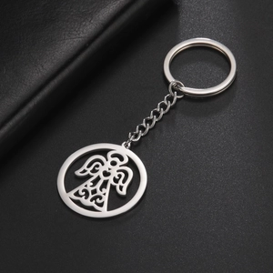 Porte-clés en acier inoxydable poli avec pendentif ange évidé et chaîne à maillons