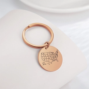 Porte-clés en acier inoxydable or rose avec pendentif rond gravé de la carte des USA