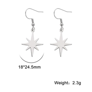 Dettaglio degli orecchini a stella ottagonale argento con dimensioni 18x24,5mm e peso 2,3g