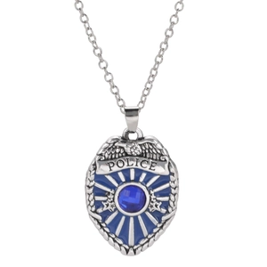 Collana con distintivo della polizia con aquila e pietra blu incastonata in argento vintage