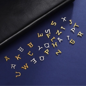 Pendentifs alphabet en acier inoxydable 304 or et argent pour la création de bijoux