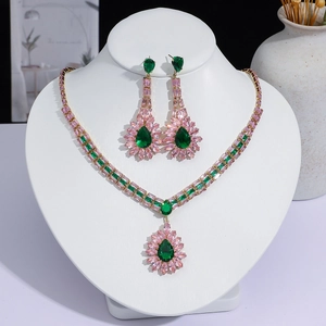 Élégant ensemble de bijoux collier et boucles d'oreilles goutte vert émeraude et rose
