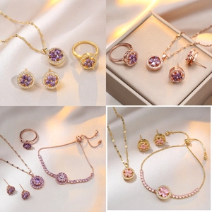 Elegante roségouden bloem sieradenset met paarse zirkoon ketting oorbellen en armband