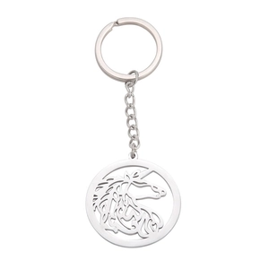 Porte-clés en acier titane avec pendentif licorne évidé et chaîne en métal argenté
