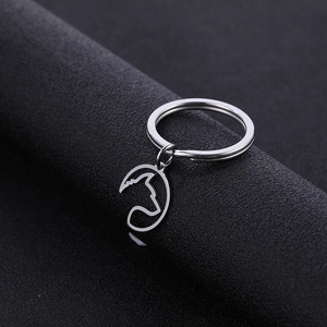 Porte-clés minimaliste en acier inoxydable avec pendentif tête de loup évidée noir