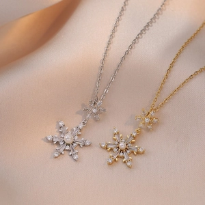 Titanstahl Doppelreihige Schneeflocke Anhänger Halskette Für Damen Mit Künstliche Perlenimitat Zirkonia Eingelegt Winter Weihnachten Schmuck Geschenk