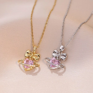 Collier Pendentif Zircon Cœur Rose Avec Nœud Anneau Saturne Acier Inoxydable Bijoux Style Fée Pour Femmes