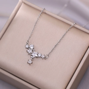 Minimalist Titanium Steel Star Cluster Pendant Necklace With Zirconia Silver Color Shinny Celestial Clavicle Chain For Women Jewelry