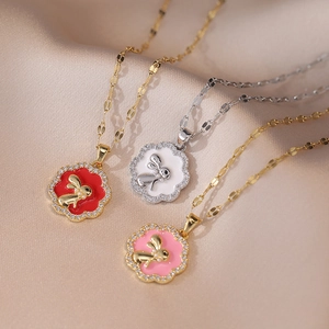 Collier Pendentif Lapin Zodiaque Acier Titane Avec Zircon Strass Émail Künstliche Perle Imitation Bijoux Mode Femmes