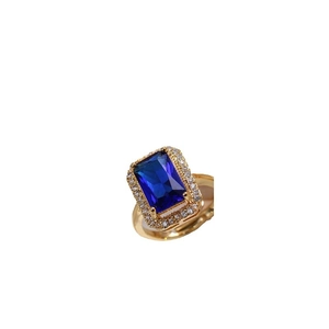 Anillo ajustable de oro con zafiro azul de corte esmeralda y halo de diamantes para mujer