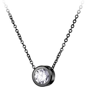 Gros plan du collier en acier titane noir avec pendentif zircon serti clos élégant