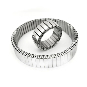 Elastic stainless steel watchband style jewelry set with expandable ring and bracelet